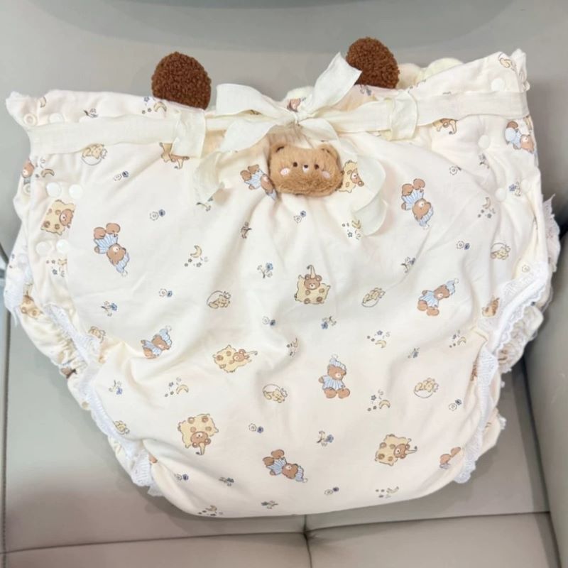 Boxer Brief Pack Cotton - 大人用コットン製、漫画柄の布製おむつ。長めの丈で厚みがあり、防水層付き。レースの縁取り。ABDL（大人の女性が男性の服を着用する）用。洗濯可能。